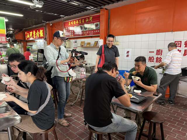 走进世界-节目於第二市场拍摄在地美食