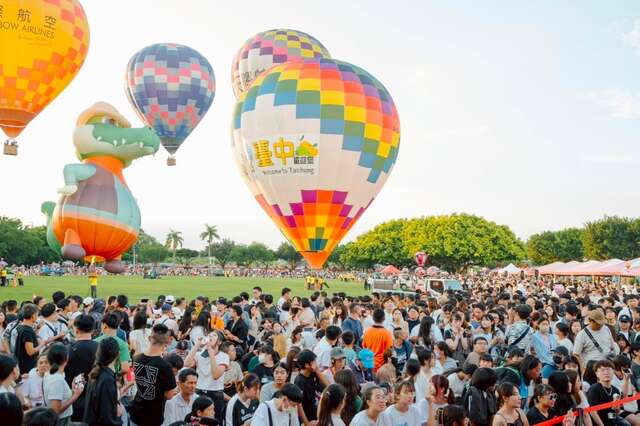 石冈热气球嘉年华已成为台中山城最具代表性的夏季品牌活动之一-资料照片
