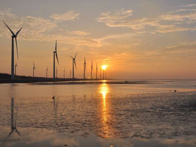 海線知名景點-漫步高美濕地-欣賞世界馳名的最美夕陽-讓身心靈徹底療癒