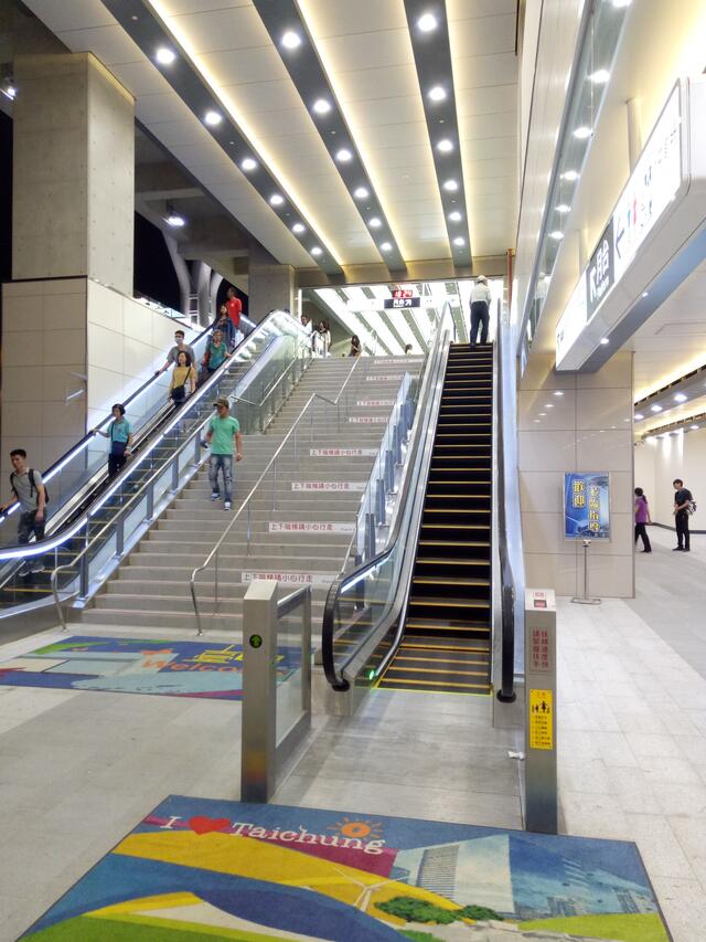 新台中火车站-手扶梯
