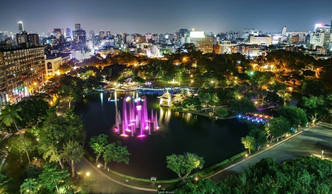 ⠀⠀⠀⠀⠀⠀⠀⠀⠀⠀⠀⠀
紫色噴泉也太耀眼了吧！
Ariel shot of Taichung park.
-
 @wade_08...