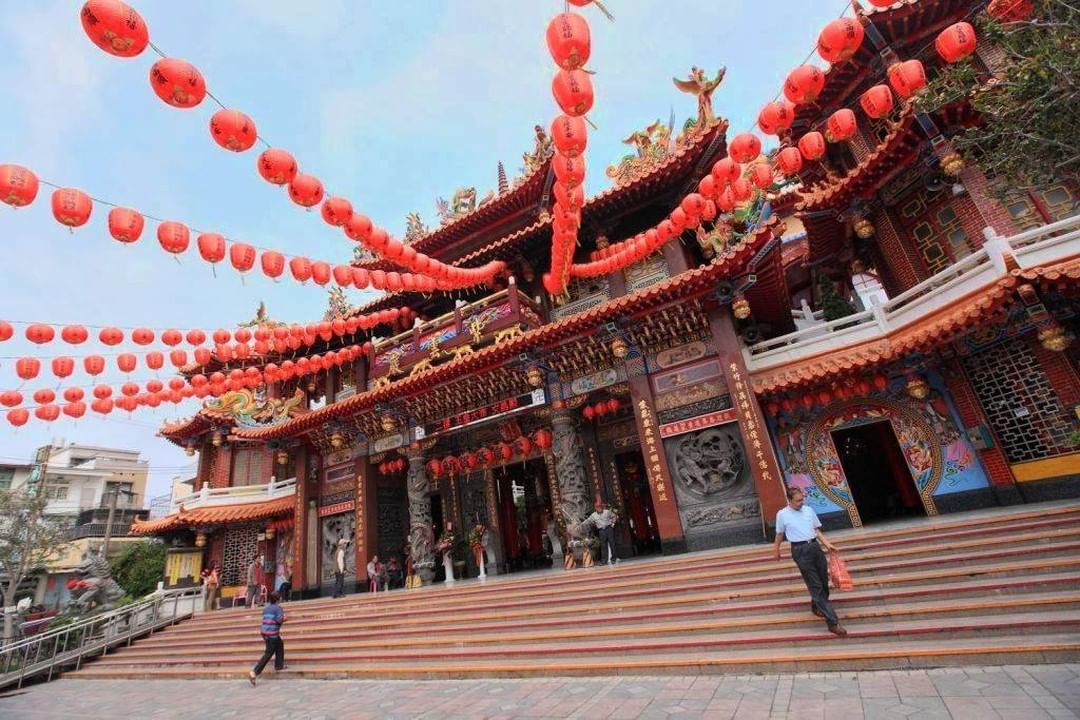 ⠀⠀⠀⠀⠀⠀⠀⠀⠀⠀⠀⠀
位於台中市清水區的紫雲巖，是全台灣大型的觀音廟之一，更是許多清水居民的信仰中心。這棟宏偉的寺廟建於乾隆年...
