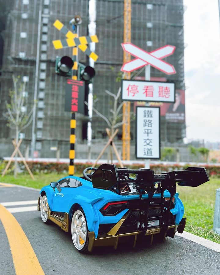 \ 小小賽車手的酷炫極速體驗🏎️玩樂和安全一個都不落下！ /