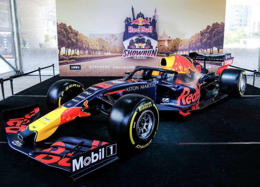 2024亚洲唯一！奔驰城市道路中的「Red Bull Showrun F1赛车展演」即将到来