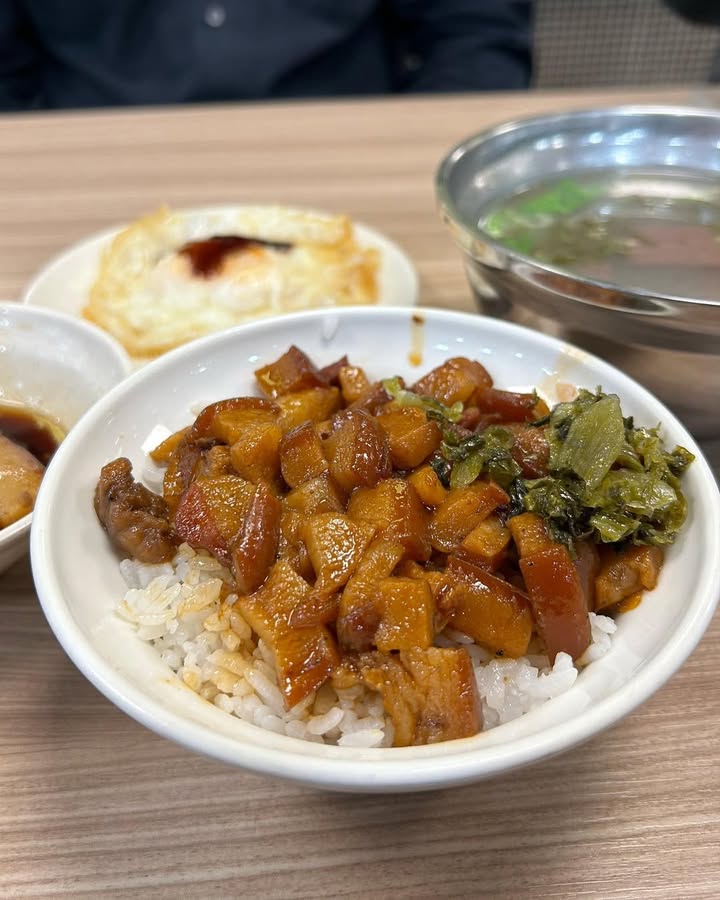 ＼滷肉飯控集合🍚台中米其林必比登推薦超人氣滷肉飯 ／