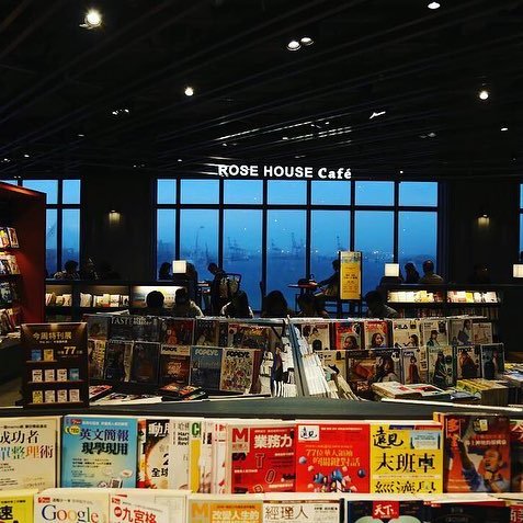 書香裡的午後時光，台中三處閱讀系角落，陪你過一個安靜的Read A Book Day📖