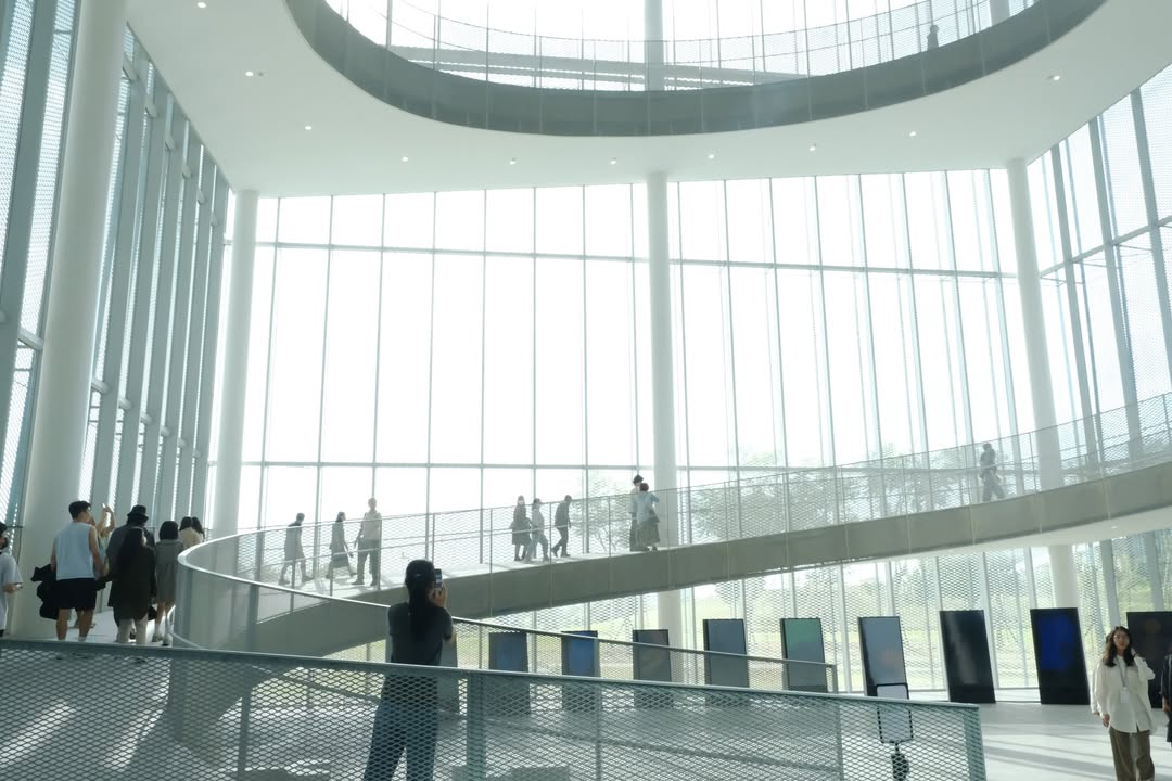 ＼ 綠美圖🌿在綠意與書香間的午後時光／