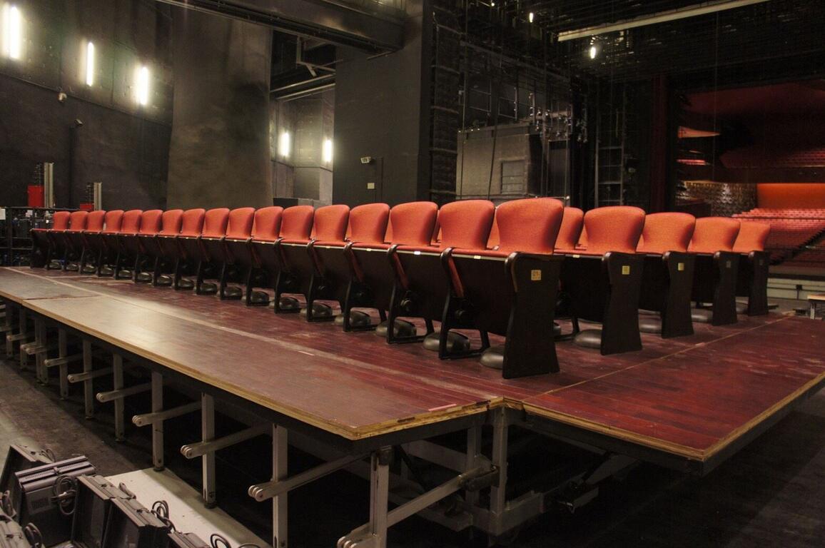 乐池台变观众席 歌剧院舞台下暗藏「升降平台」玄机