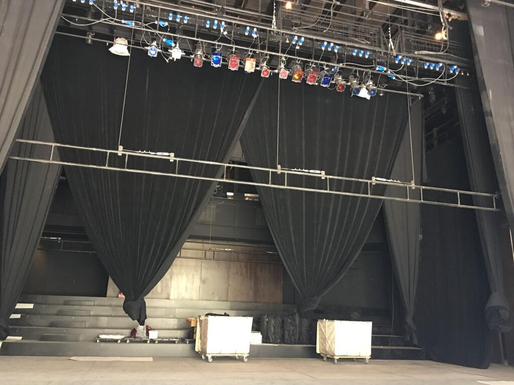 德國技師飛台測試歌劇院舞台系統 滿意檢測結果並肯定符合歐洲安全規範