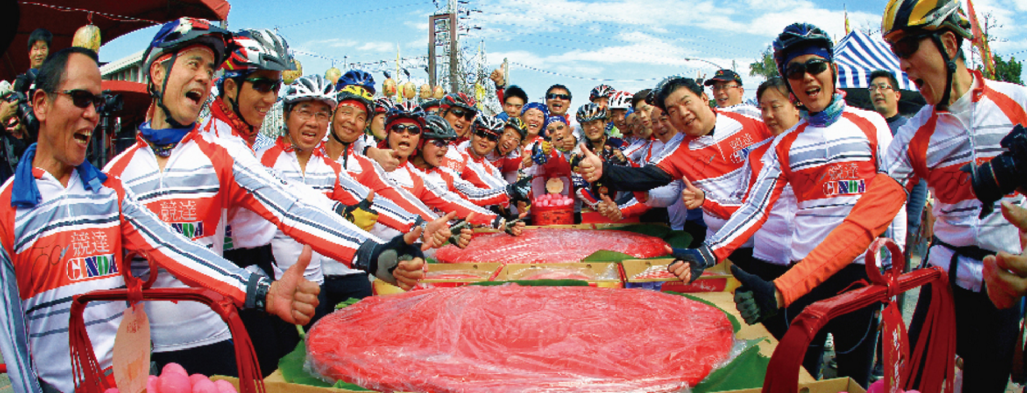 庄民依其所许於神明前以更大更多「米粄」还愿