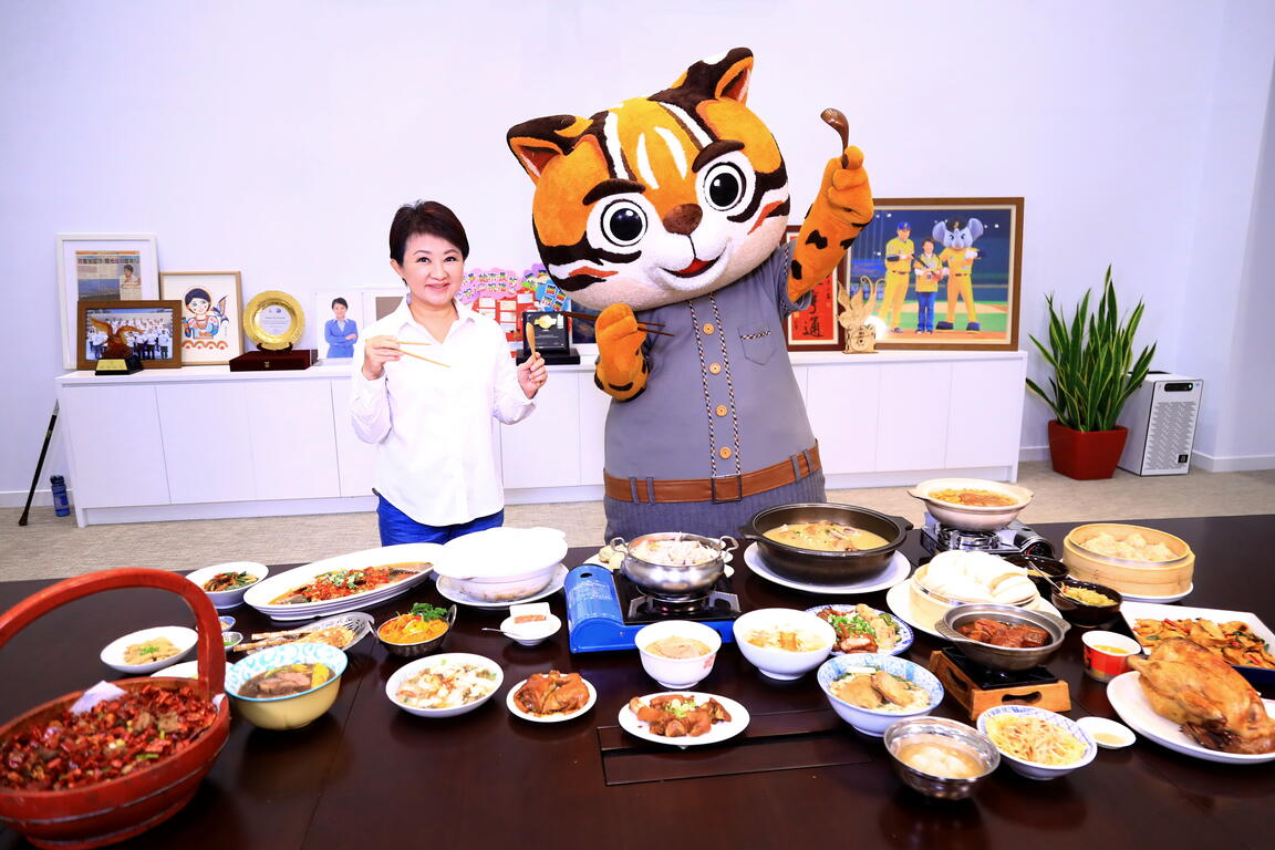 卢市长与虎爸开箱推荐必比登台中美食