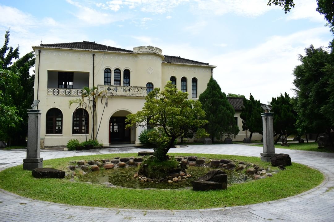 繁榮的商圈、電臺街的老建築，都是在地人心中的珍貴老友。​