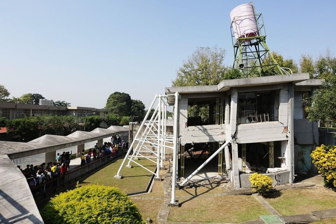 大地的震撼教育，不是为了摧毁，而是使我们重生。