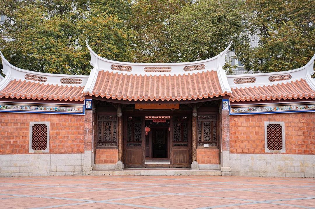 置身先人生活的空间，感受民俗文化的精髓。