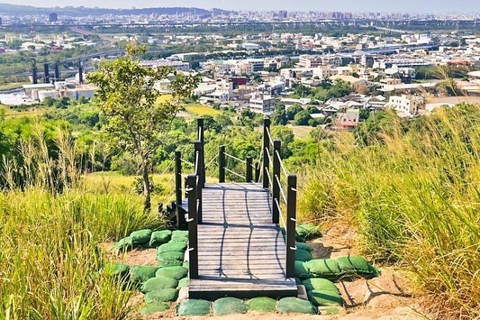 登上台中崭新登山步道，为新的一年开启美好篇章。