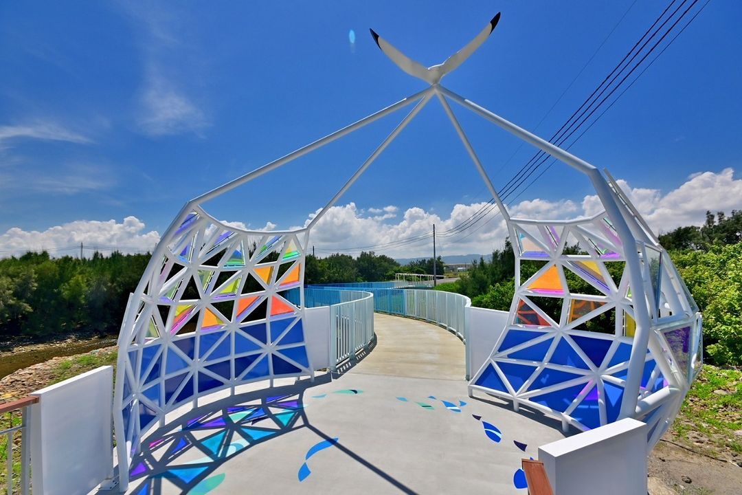 迎着海风欣赏沿海地带的美丽！用心感受大安的蔚蓝敞亮