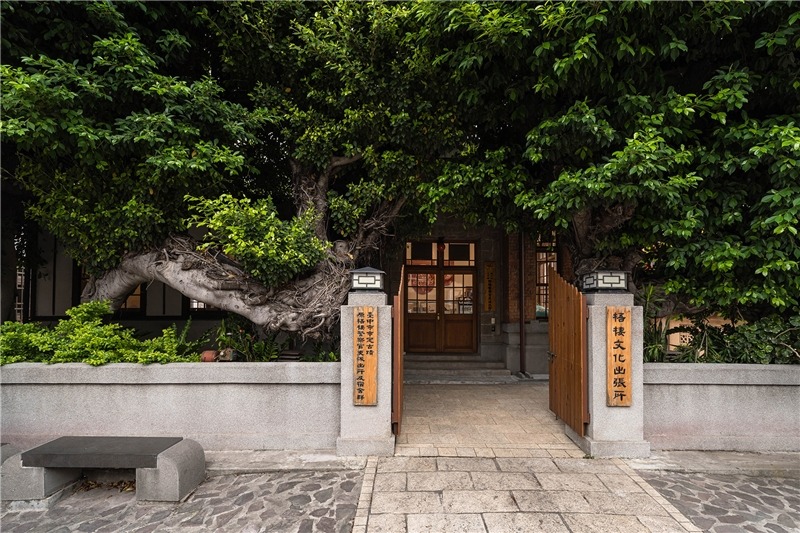 到台中充满历史怀旧的建筑中，走访过往记忆的美丽