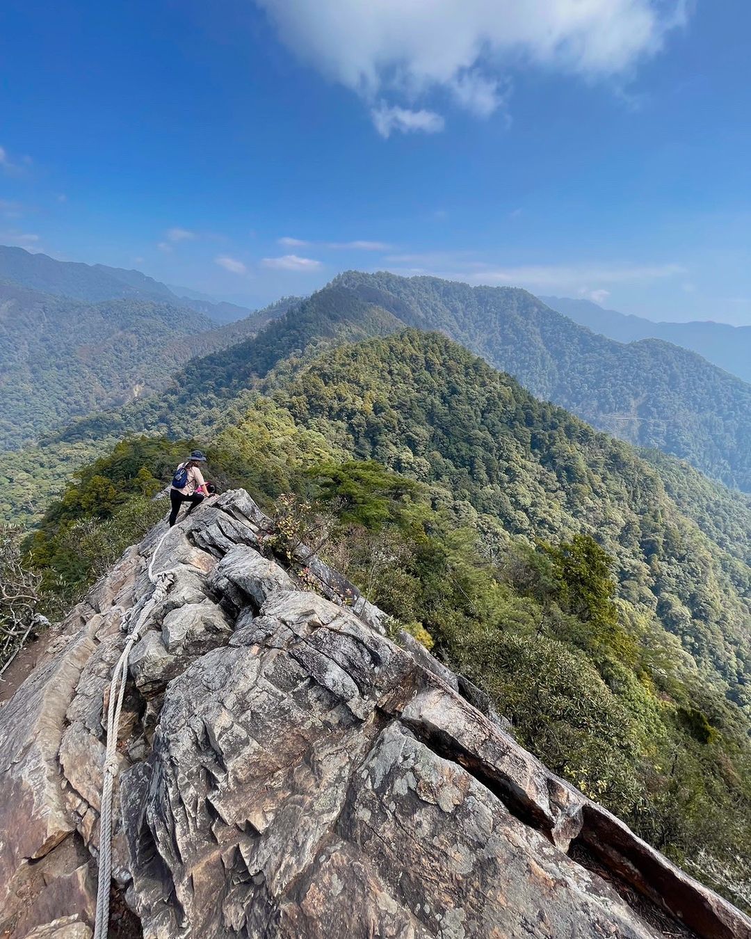 中秋节准备大快朵颐一番，先到台中鸢嘴山欣赏美景、燃烧热量