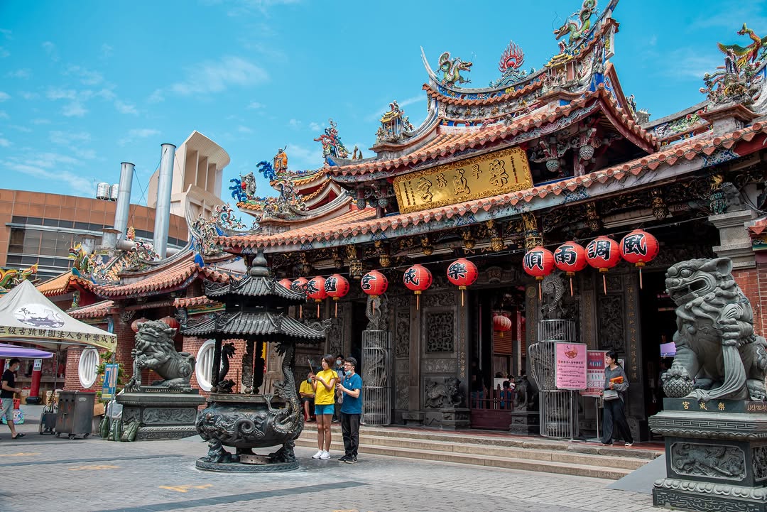 大年初一好彩頭🧨 #臺中廟宇 搶頭香、拿錢母祈求好運旺旺一整年🍍